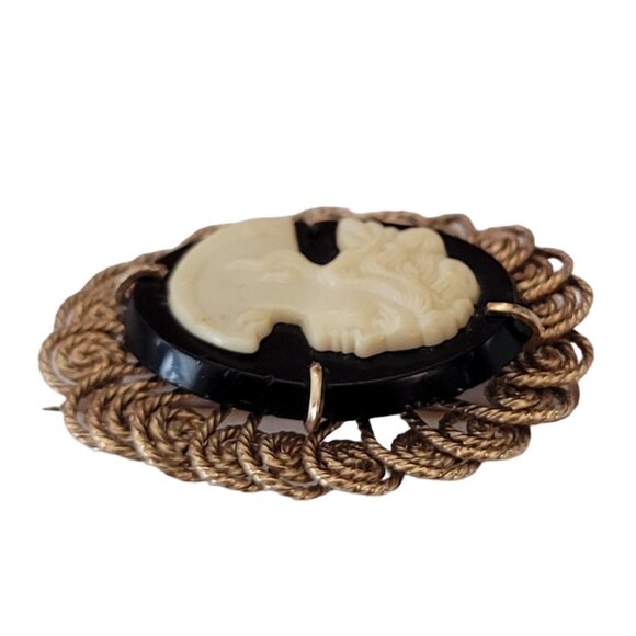 Gold Tone Wire Filigree Black, White Plastic Cameo Brooch Pin E824 - Picture 4 of 10